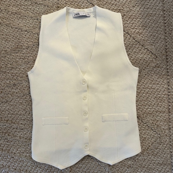 Zara knit cropped vest with buttons waistcoat size large NWOT - Picture 2 of 5